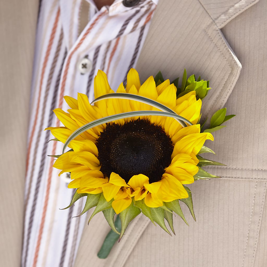 Free Spirit Boutonniere – Guru Flowers, Port Saint Lucie FL