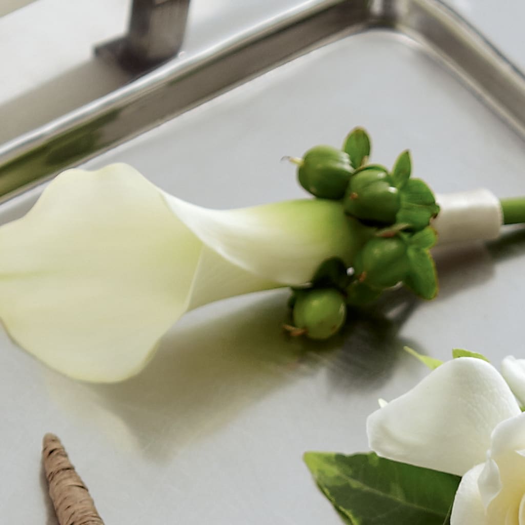 White Calla Boutonniere – Guru Flowers, Port Saint Lucie FL