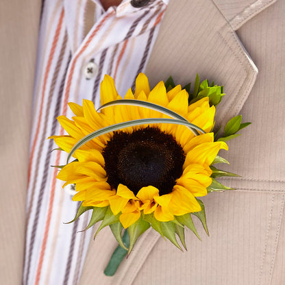 Free Spirit Boutonniere –  Guru Flowers, Port Saint Lucie FL